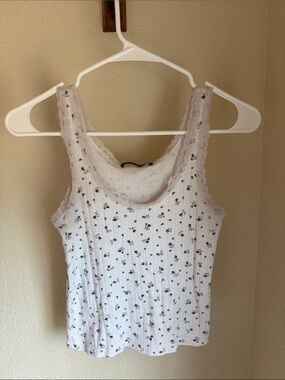 Brandy Melville Ronnie Lace Floral Top